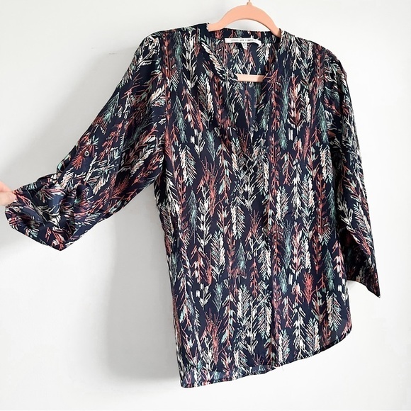 Collective Concepts Blue Feather Print Popover V Neck Blouse Top sz XS - Picture 2 of 5